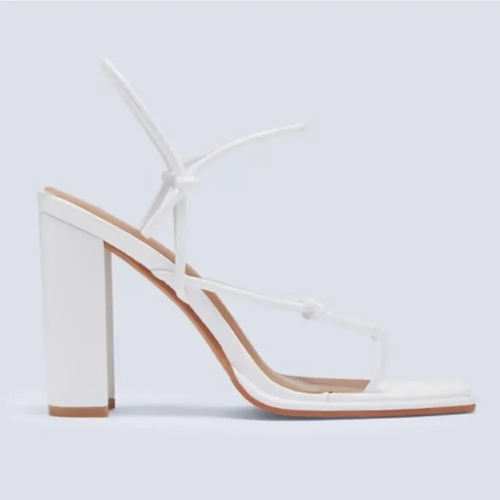 BRAND NEW NEW YORK & COMPANY GABRIELLE UNIONβHIGH HEEL STRAPPY SANDAL